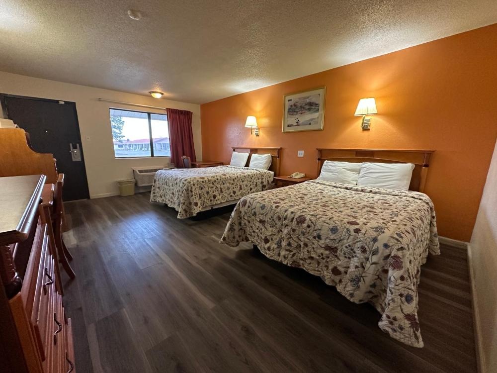 Queen Room with Two Queen Beds - Smoking